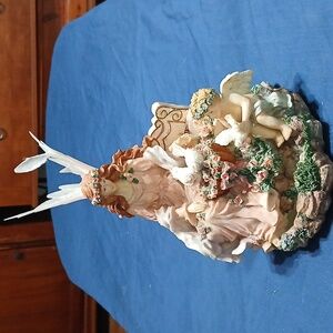 HEAVENLY ANGEL MUSICAL Music Box Plays Honesty Lights Works Great